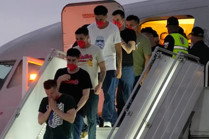 Algunos de los venezolanos deportados desde Estados Unidos en el aeropuerto de Maiquetía, el 18 de julio.