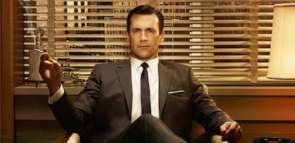 Don Draper, el personaje principal de la serie televisiva Mad Men, interpretado por Jon Hamm.