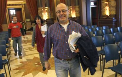 Juan Karlos Izagirre, alcalde de San Sebastián, saliendo de un pleno. 