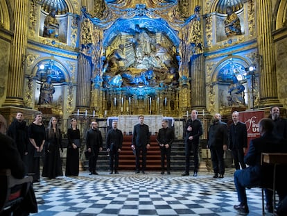 El coro belga Vox Luminis tras su actuación en la Sacra Capilla de El Salvador de Úbeda el 24 de noviembre.