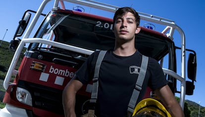 Jonathan Garcia, bomber, entén la professió com un servei a les persones.