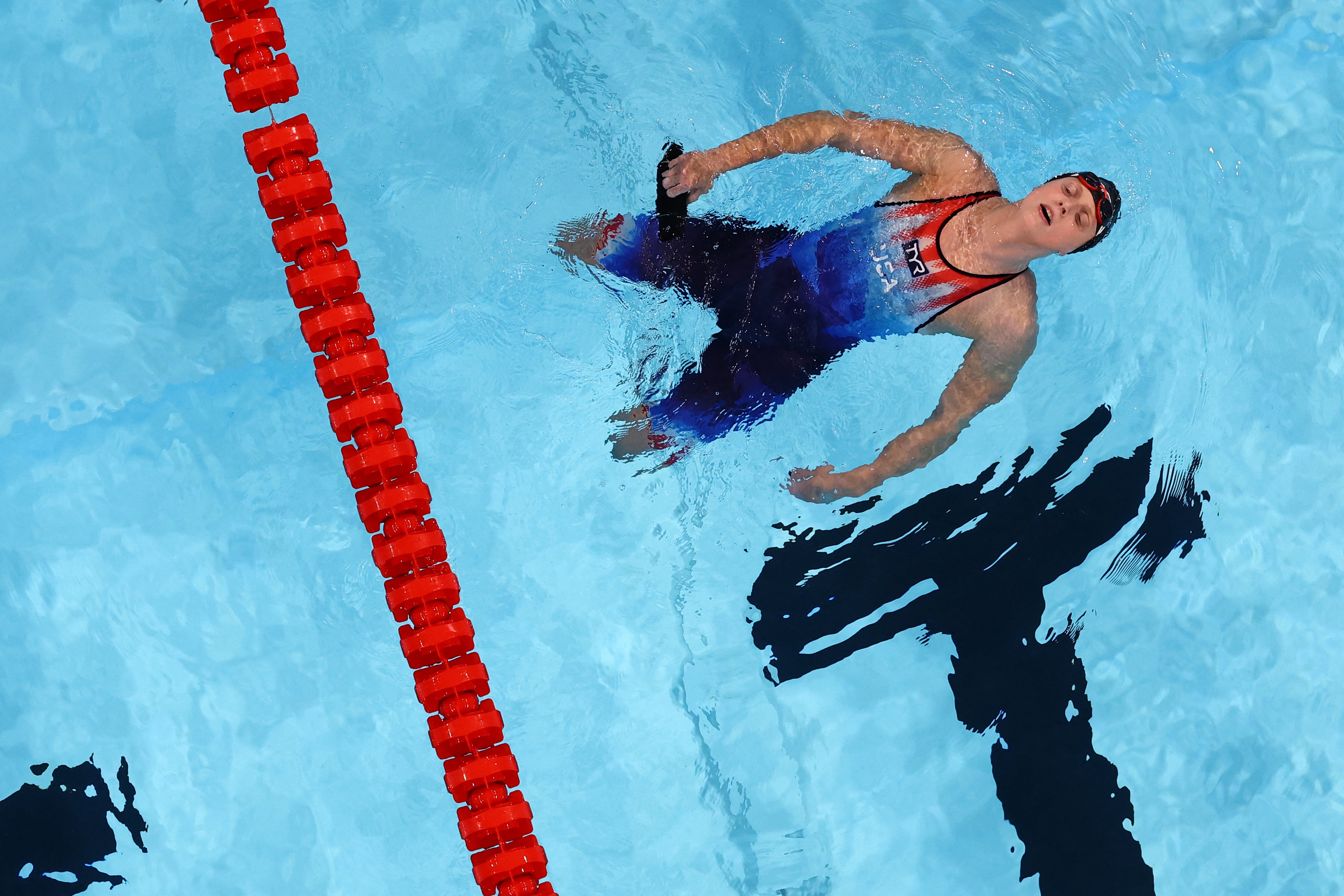 Pura resistencia, Ledecky rinde a París