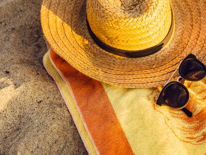 Una tolla suave y agradable al tacto puede marcar la diferencia en la playa o la pisicina. GETTY IMAGES