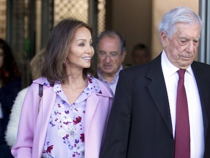 Isabel Preysler y Mario Vargas Llosa, en la feria de arte Arco, en febrero de 2022.