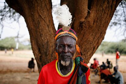 Kokoi Namojong', de 59 años y miembro de la comunidad tribal turkana, en Kenia.