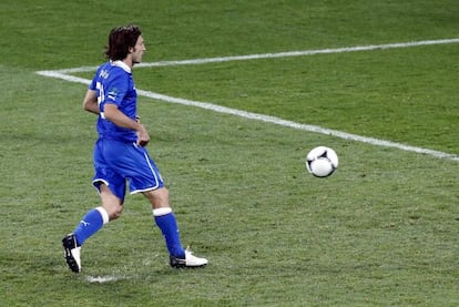 Pirlo, en el momento del penalti.