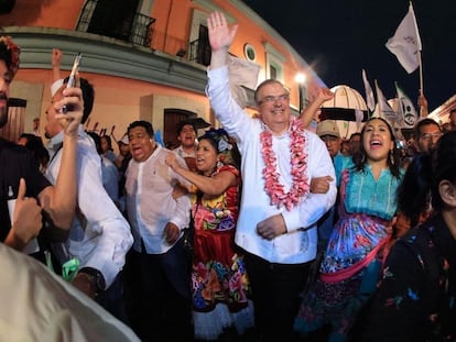 El canciller Marcelo Ebrard durante su visita a la ciudad de Oaxaca (México).