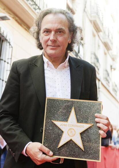 Pero el Goya no es el único reconocimiento del que el intérprete hace gala. También le han sido concedidos un premio de La Unión de Actores, una medalla del Círculo de Escritores Cinematográficos y un galardón Sant Jordi de Cine, entre otros. En la imagen, el actor posa con su estrella antes de colocarla en el Paseo de la Fama de Almería el pasado mes de noviembre.