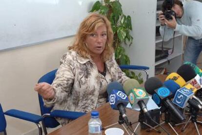 Marisol Yagüe, alcaldesa de Marbella, en una rueda de prensa en la Jefatura de la Policía Local.