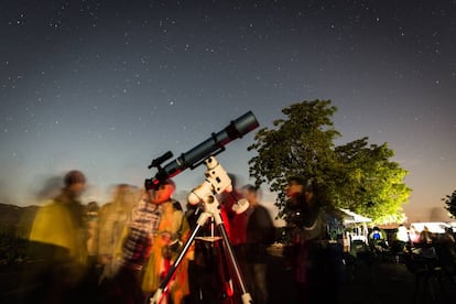 Observación de estrellas entre viñedos en Cariñena.