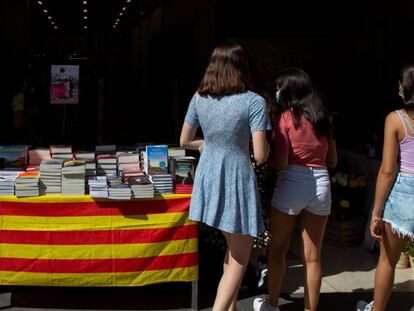 Una librería del centro de Barcelona este jueves, durante el Sant Jordi. 
 