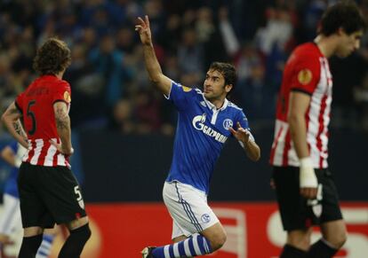 Raul celebra su primer gol