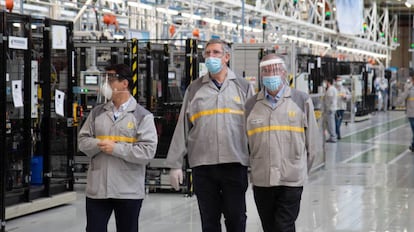 El director de Fabricaciones y Logística del grupo Renault y presidente de Renault España, José Vicente de los Mozos, en una visita a la planta de motores de la compañía en Valladolid.