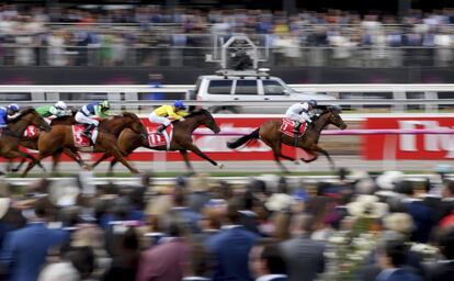 Setsuna gana la primera carrera durante la Melbourne Cup en el hipódromo Flemington en Melbourne (Australia).