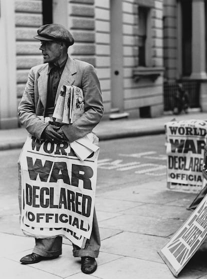 Un vendedor de periódicos, con la declaración de la Segunda Guerra Mundial.