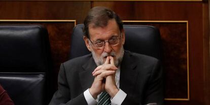 El presidente del Gobierno, Mariano Rajoy, durante la sesión de control al Gobierno hoy en el Congreso de los Diputados.