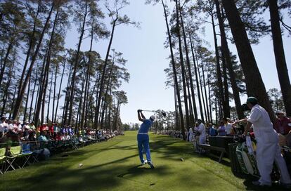 El sueco Jonas Blixt sale desde el tee en el hoyo 17, con una vista muy cambiada desde que cayera el famoso Árbol de Eisenhower en una tormenta en invierno.