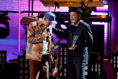 René Pérez y Rubén Blades en la ceremonia de los Grammy latinos