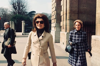 Bunny Mellon con su amiga Jackie Kennedy en París (1968).