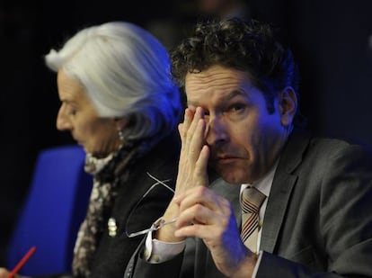 El presidente del Eurogrupo, Jeroen Dijsselbloem, y la directora del FMI, Christine Lagarde, tras la reunión sobre Chipre.