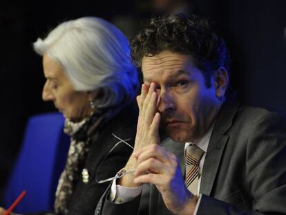 El presidente del Eurogrupo, Jeroen Dijsselbloem, y la directora del FMI, Christine Lagarde, tras la reunión sobre Chipre.