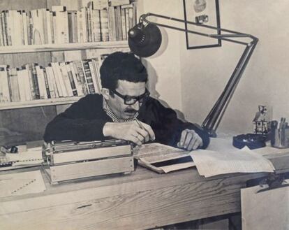 Gabriel García Márquez revisant el text de 'Cent anys de solitud'.