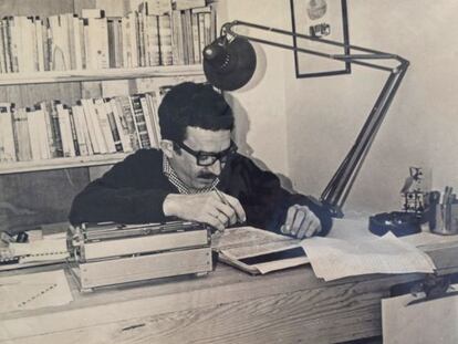 Gabriel García Márquez revisant el text de 'Cent anys de solitud'.