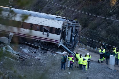 Los viajeros del Alvia de Adamuz estuvieron más de una hora sin asistencia pese a las constantes llamadas al 112