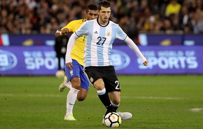 Guido Rodríguez, jugador del América, durante un amistoso con Argentina