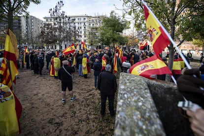 Un joven ha sido detenido y una veintena de personas han resultado heridas, 15 de ellos mossos d'esquadra, durante los incidentes que se han registrado en Girona antes del comienzo de un acto conmemorativo del 40 aniversario de la Constitución.