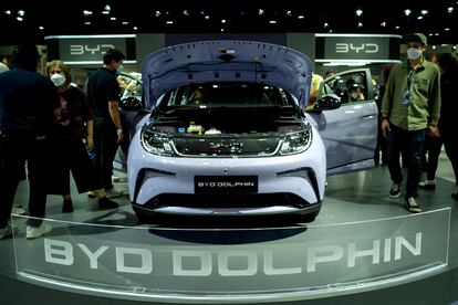 Coche eléctrico BYD Dolphin, en el salón del motor de Bangkok (Tailandia), el 23 de marzo.