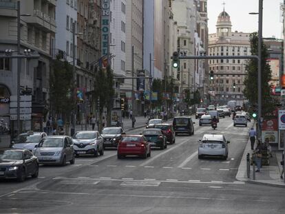 Tráfico en la Gran Vía de Madrid.