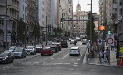 Tráfico en la Gran Vía de Madrid.