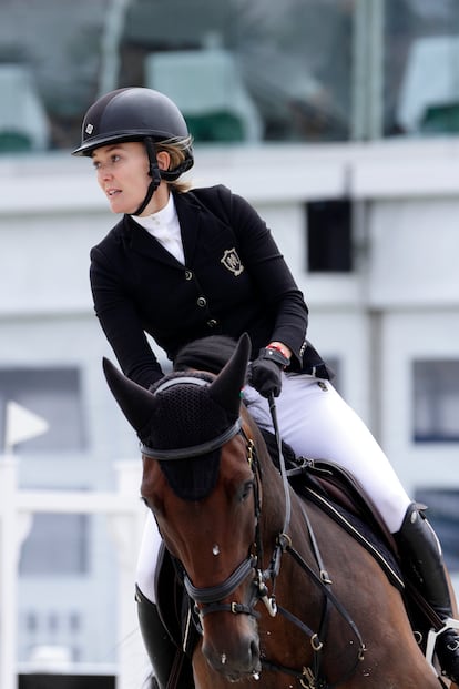 Marta Ortega y Carlo 273. Este caballo de competición fue un regalo de boda que Amancio Ortega, fundador de Inditex, hizo a Sergio Álvarez Moya, primer marido de Marta Ortega. Lo compró en Inglaterra, según los recortes de prensa de la época, por 12 millones, y lo puso a nombre de su hija. Cuando llegó el divorcio, la actual presidenta de Inditex decidió cederlo a su exmarido junto a otros tres ejemplares (Charmeur, y los potros Durania K y Do It) y según se publicó en el momento, la contrapartida fue que Álvarez renunciara a cualquier pensión compensatoria y que se comprometiera en el futuro a mantener la discreción sobre la familia.