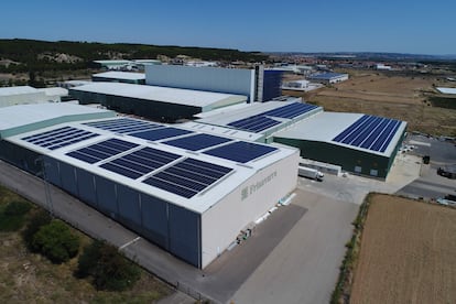 Instalación de autoconsumo industrial en la empresa Frinavarra, en la localidad de Milagro.