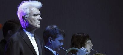 David Byrne durante el concierto en el Teatro Circo Price de Madrid.