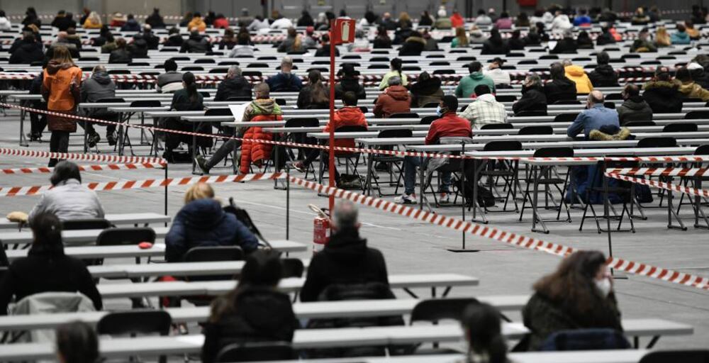 Más de 200.000 personas pugnan por 17.000 plazas en las oposiciones a ...