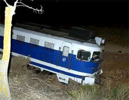 La locomotora del tren que realiza el trayecto Madrid-Cartagena, tras el accidente.