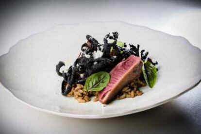 El arroz de pato de Dani García. Un homenaje a 'Los pájaros', de Hitchcock.