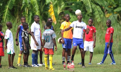 Ni&ntilde;os jugando en Libreville (Gab&oacute;n).