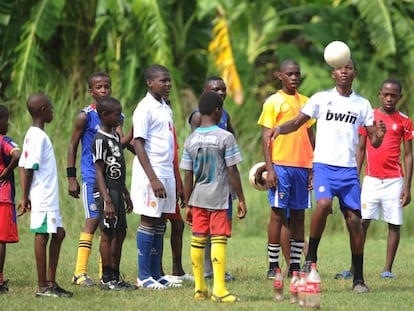 Ni&ntilde;os jugando en Libreville (Gab&oacute;n).