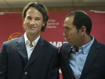 Carlos Moyà y Albert Costa, ayer en la sede del Consejo Superior de Deportes.