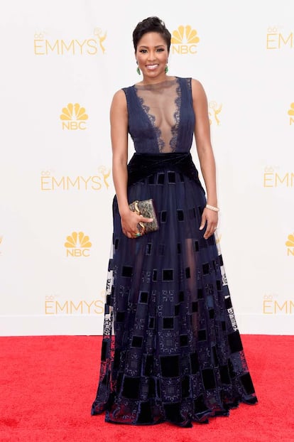 Alicia Quarles se atreve con las transparencias de este diseño de Dany Atrache. El clutch es de Kara Ross y las joyas de Sutra Jewels.