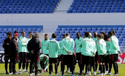 La selecci&oacute;n portuguesa en un entrenamiento. 