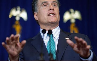 Romney da un discurso en Chicago, ayer lunes.