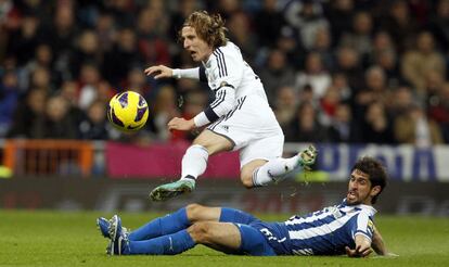 Modric salva la entrada de Forlín.