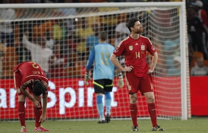 Alonso, Vald&eacute;s y Albiol, tras encajar el gol. 