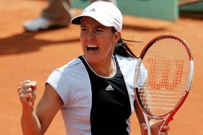 Henin-Hardenne celebra un punto ganador.