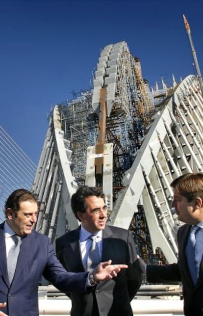 Gerardo Camps, Calatrava y Villanueva, frente a l’Àgora.