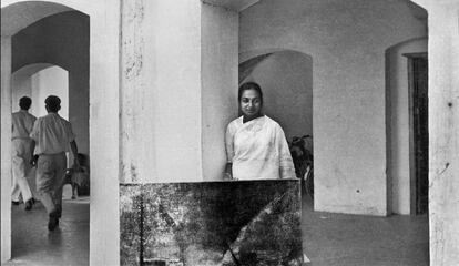 La artista india Nasreen Mohamedi, retratada en su país.